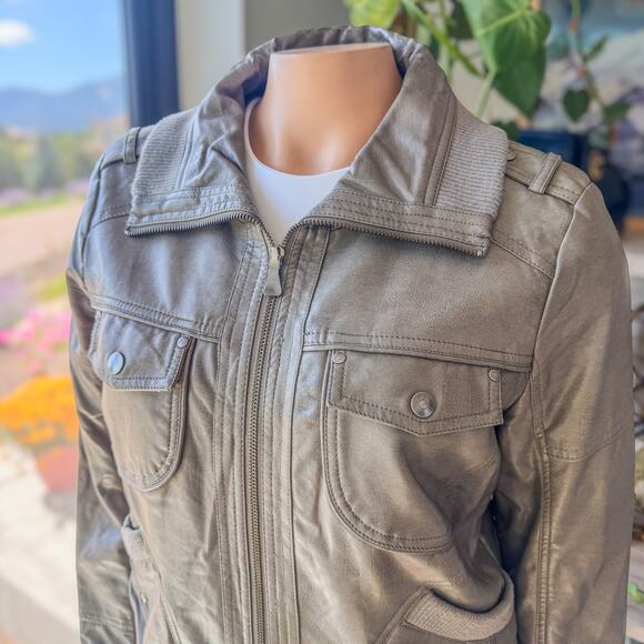 Bernardo Faux Leather Distressed Bomber Jacket/Moto Jacket, Women's Size Medium - Picture 9 of 9